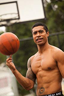 How tall is Pua Magasiva?